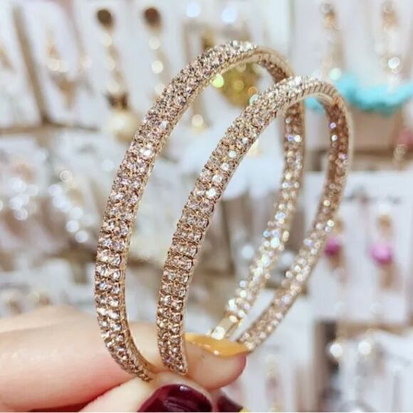 💛 New double sided rhinestones enhance the beauty of these hoops 💛 - Picture 2 of 3